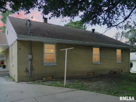 227 N Clay St, Macomb, IL 61455 photo 3