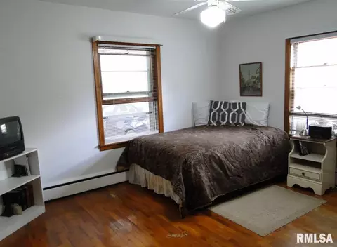 227 N Clay St, Macomb, IL 61455 photo 10