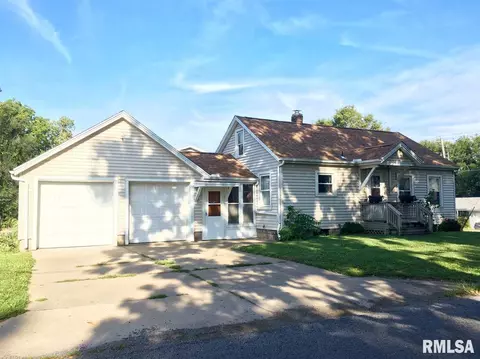 110 N Meek St, Eureka, IL 61530 photo 1