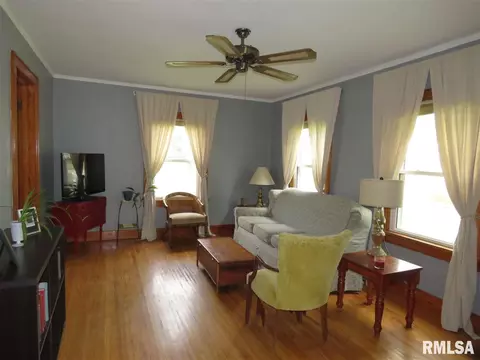 110 N Meek St, Eureka, IL 61530 photo 15