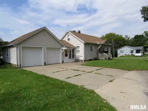 110 N Meek St, Eureka, IL 61530 photo 25