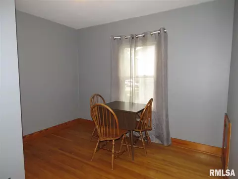 110 N Meek St, Eureka, IL 61530 photo 11