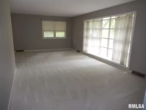 8 Hickory Bow St, Macomb, IL 61455 photo 8