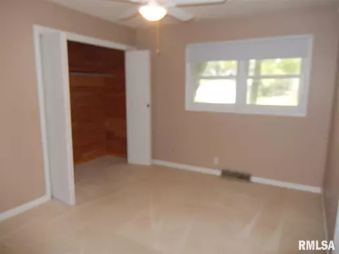 8 Hickory Bow St, Macomb, IL 61455 photo 12