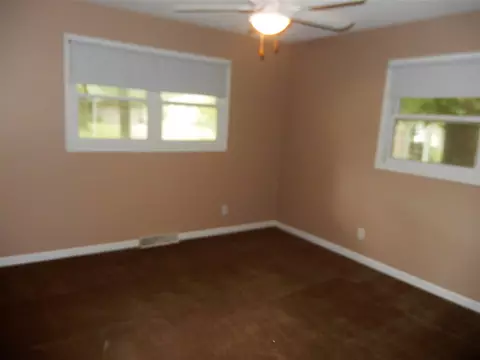 8 Hickory Bow St, Macomb, IL 61455 photo 11