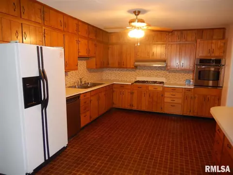 8 Hickory Bow St, Macomb, IL 61455 photo 7