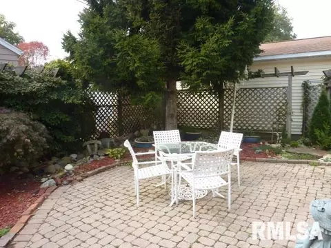 105 N Kickapoo Ter, Peoria, IL 61604 photo 18