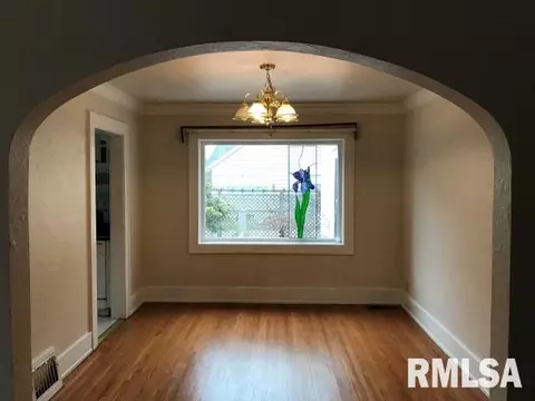 105 N Kickapoo Ter, Peoria, IL 61604 photo 8
