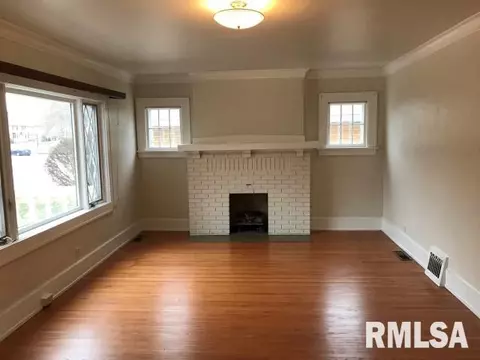 105 N Kickapoo Ter, Peoria, IL 61604 photo 10