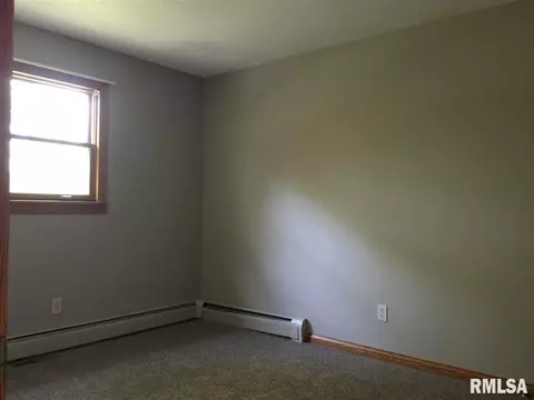 21 Hickory Dr, Macomb, IL 61455 photo 12