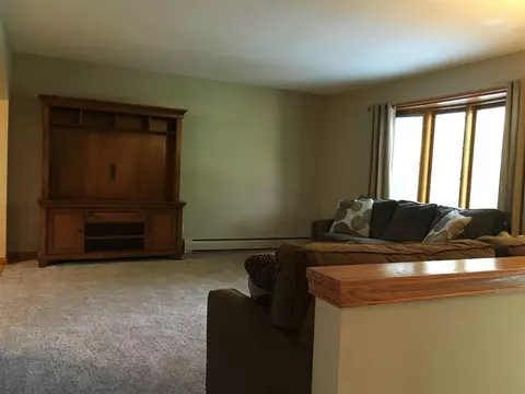 21 Hickory Dr, Macomb, IL 61455 photo 2