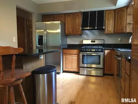 21 Hickory Dr, Macomb, IL 61455 photo 9