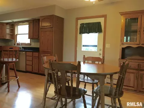 21 Hickory Dr, Macomb, IL 61455 photo 6