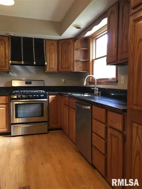 21 Hickory Dr, Macomb, IL 61455 photo 8