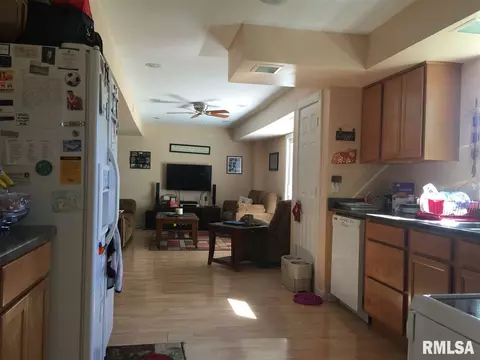 225 Robin Rd, Macomb, IL 61455 photo 8