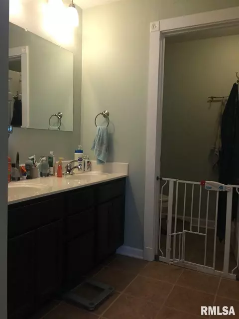 225 Robin Rd, Macomb, IL 61455 photo 11