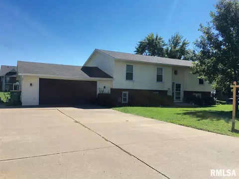 225 Robin Rd, Macomb, IL 61455 photo 16