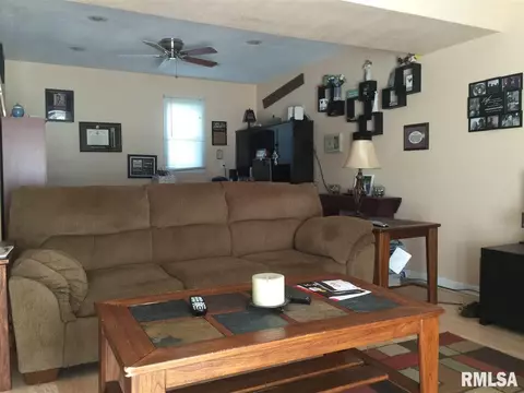 225 Robin Rd, Macomb, IL 61455 photo 6