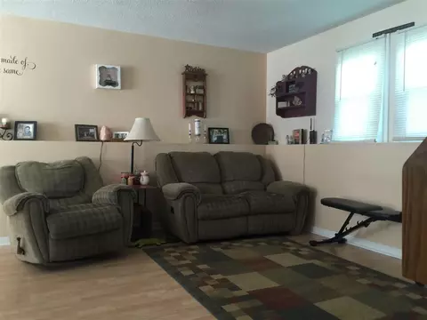 225 Robin Rd, Macomb, IL 61455 photo 3