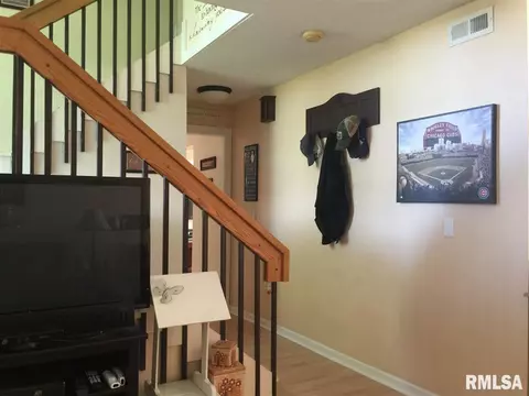225 Robin Rd, Macomb, IL 61455 photo 2
