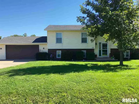 225 Robin Rd, Macomb, IL 61455 photo 17