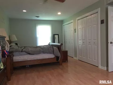 225 Robin Rd, Macomb, IL 61455 photo 10