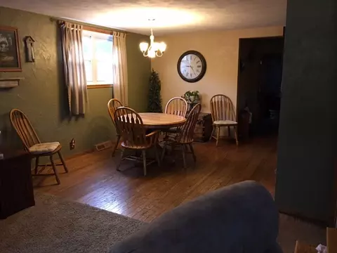 560 Baxter Ct, Canton, IL 61520 photo 7