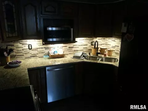 560 Baxter Ct, Canton, IL 61520 photo 12