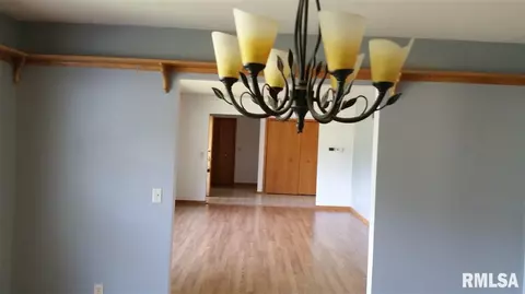 17 Grandview Dr, Macomb, IL 61455 photo 3