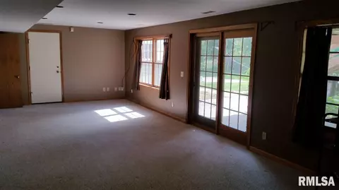 17 Grandview Dr, Macomb, IL 61455 photo 6