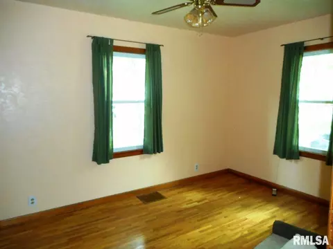 400 3rd, Henry, IL 61537 photo 9