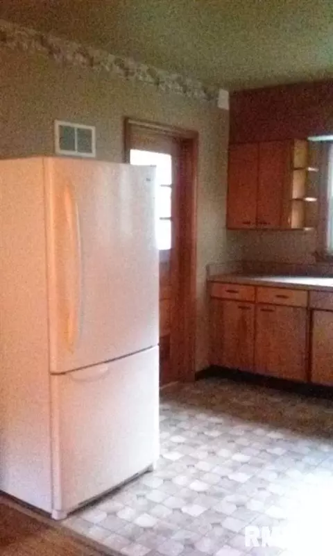 405 W 4th St, Delavan, IL 61734 photo 9