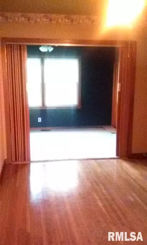 405 W 4th St, Delavan, IL 61734 photo 7