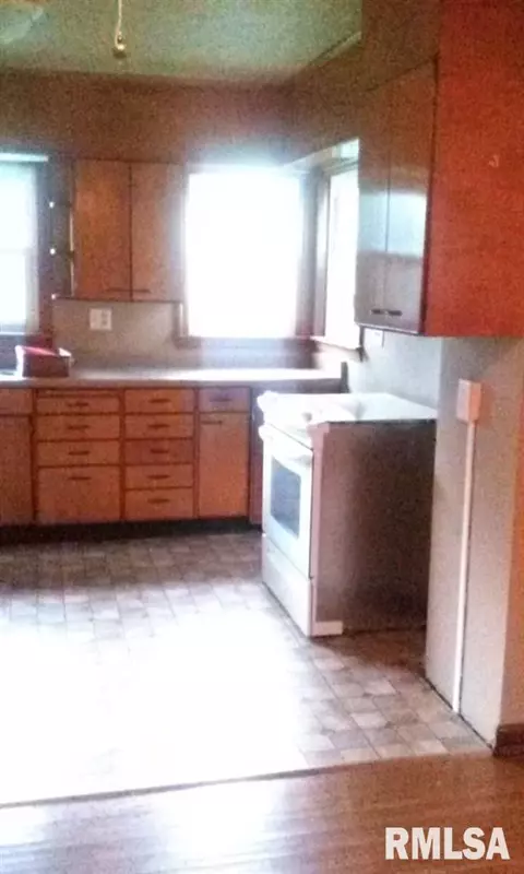 405 W 4th St, Delavan, IL 61734 photo 8