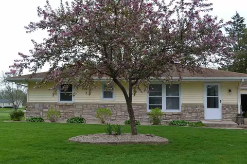 622 Gateway Dr, Henry, IL 61537 photo 1