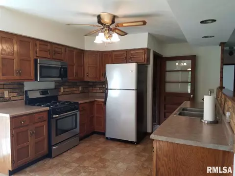 101 E Locust Ln, Cuba, IL 61427 photo 9