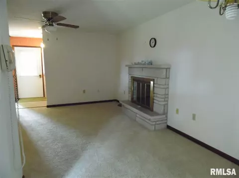 106 James Dr, Macomb, IL 61455 photo 8