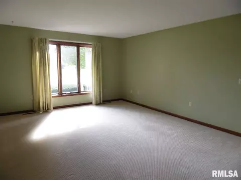 106 James Dr, Macomb, IL 61455 photo 7
