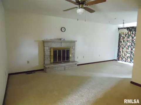 106 James Dr, Macomb, IL 61455 photo 10