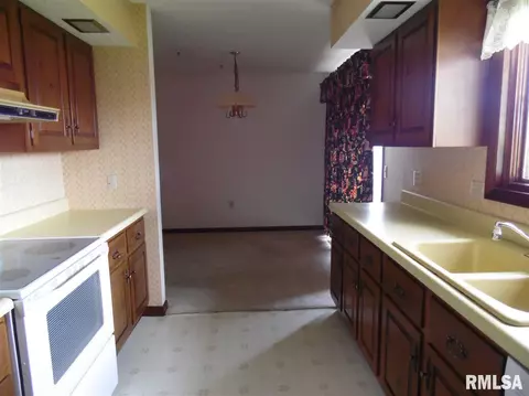 106 James Dr, Macomb, IL 61455 photo 12