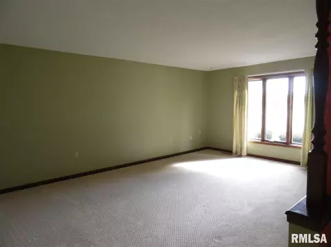 106 James Dr, Macomb, IL 61455 photo 6