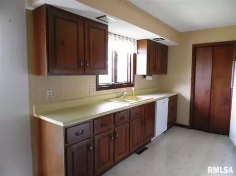 106 James Dr, Macomb, IL 61455 photo 13