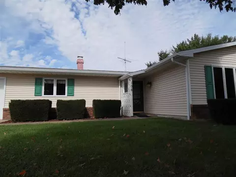 106 James Dr, Macomb, IL 61455 photo 2