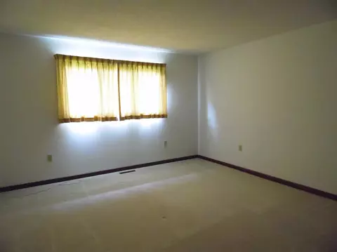 106 James Dr, Macomb, IL 61455 photo 17