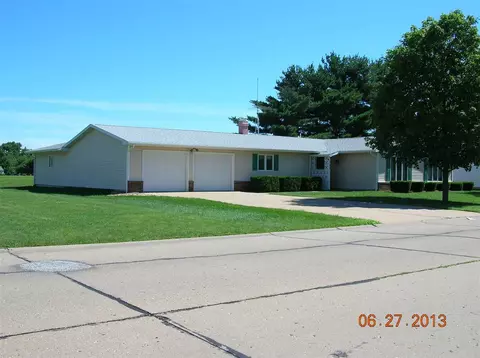 106 James Dr, Macomb, IL 61455 photo 1