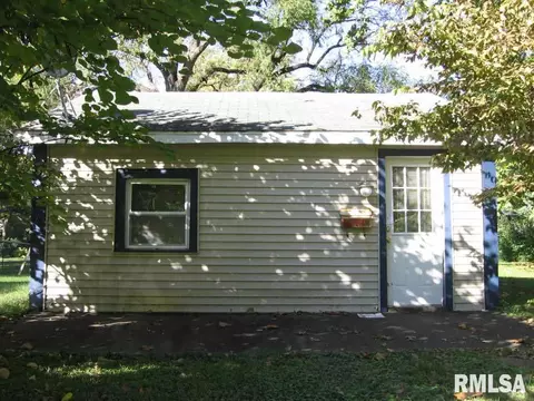 616 S Johnson St, Macomb, IL 61455 photo 2