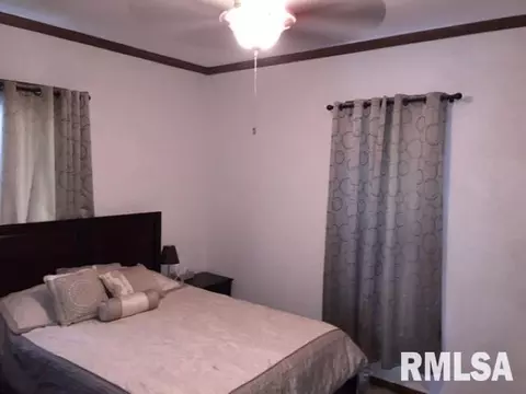 1053 E Walnut, Canton, IL 61520 photo 12