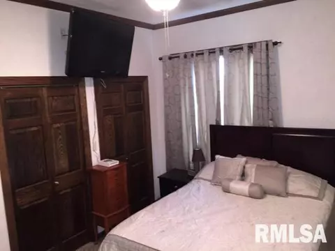 1053 E Walnut, Canton, IL 61520 photo 13