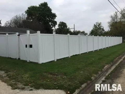 1053 E Walnut, Canton, IL 61520 photo 24