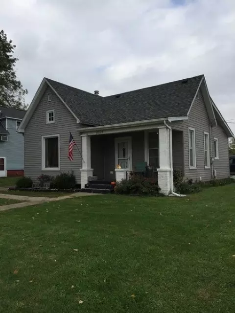 1053 E Walnut, Canton, IL 61520 photo 3